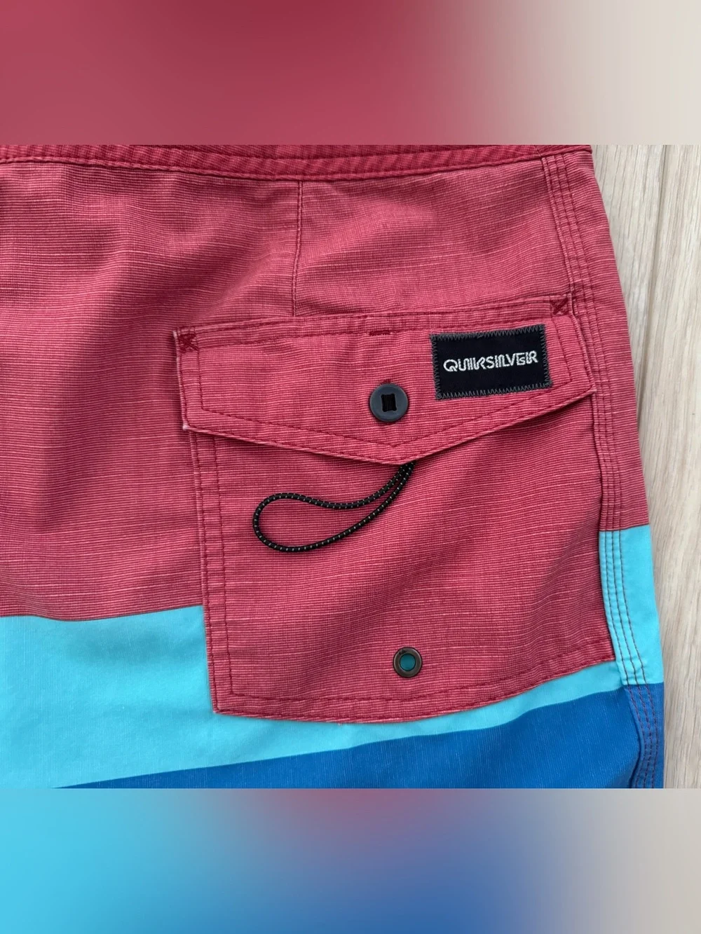 Quiksilver Mens size 31 red blue stripe board shorts surf swim trunks beach EUC